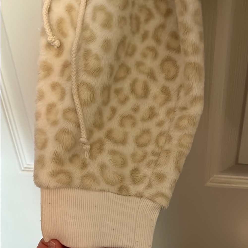 Cozy Cream Leopard Women’s Pajamas - Picture 5 of 5
